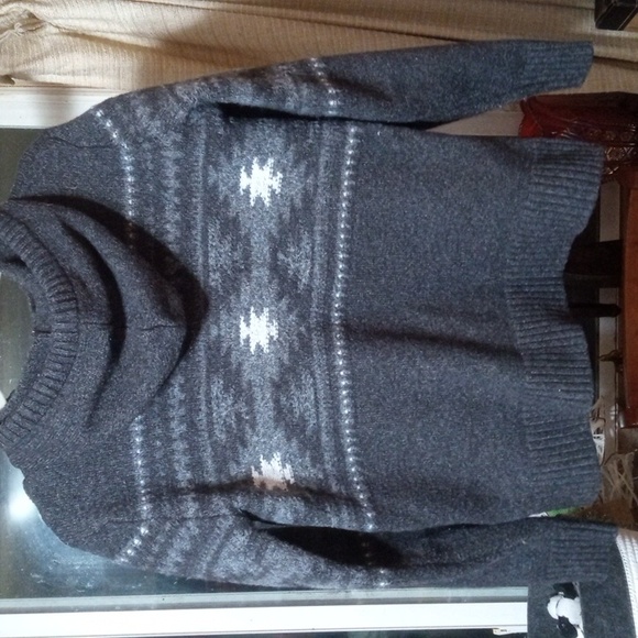 Grey Size M American Eagle Hooded pullover sweater front pocket and snowflakes - Picture 6 of 13